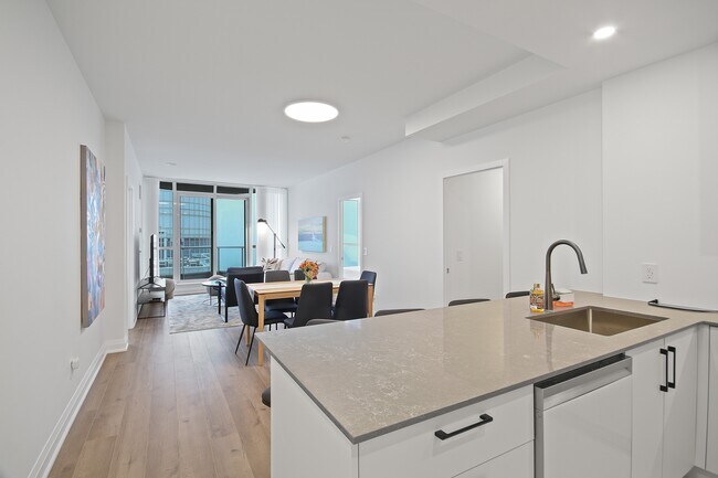 Photo - 208 Queens Quay W