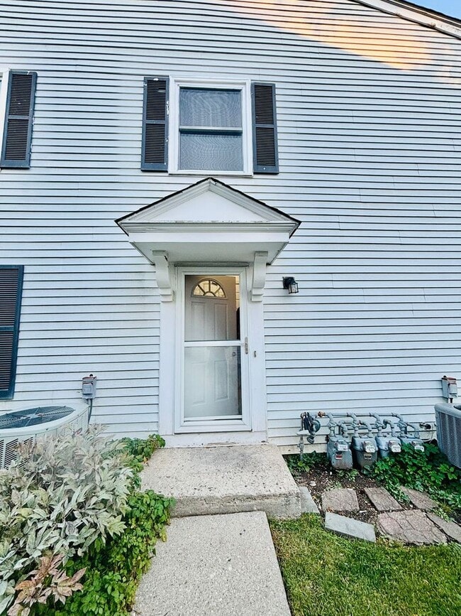 Building Photo - 231 Sunset Ct