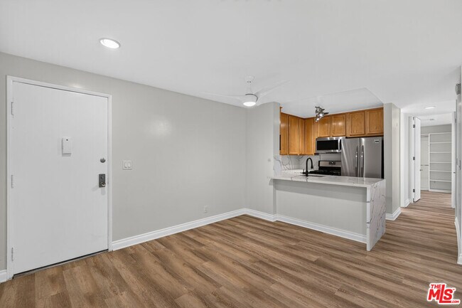 Photo - 6305 Green Valley Cir Unit 115