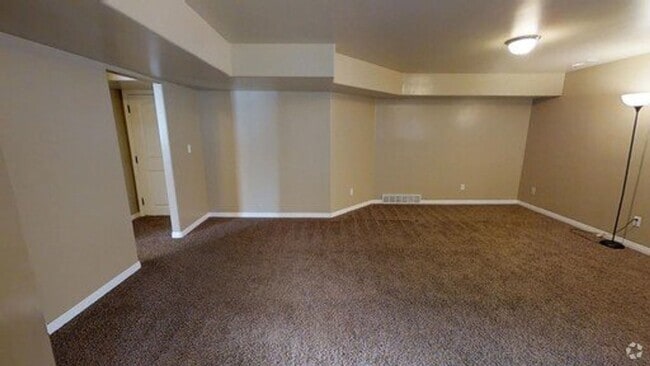 Building Photo - Cozy 2 bed 1 bath basement apartment, Eagl...
