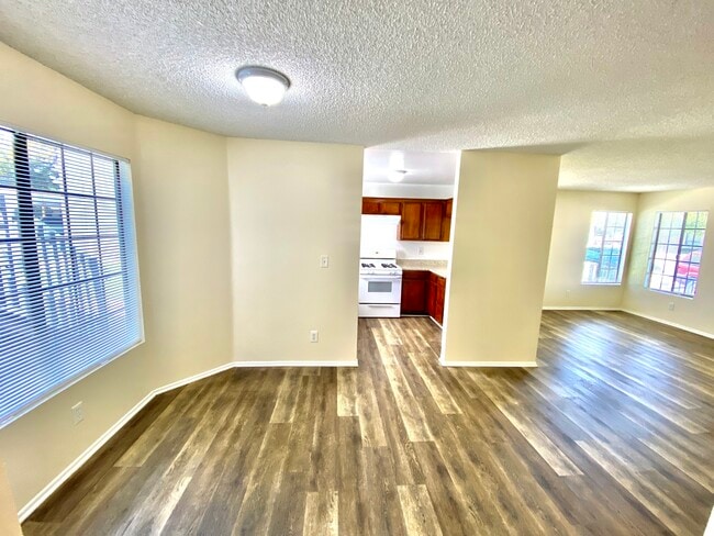 Photo - 2908 E South St Unidad 1