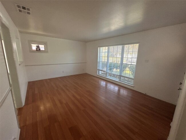 Photo - 5301 Ravensdale Ln