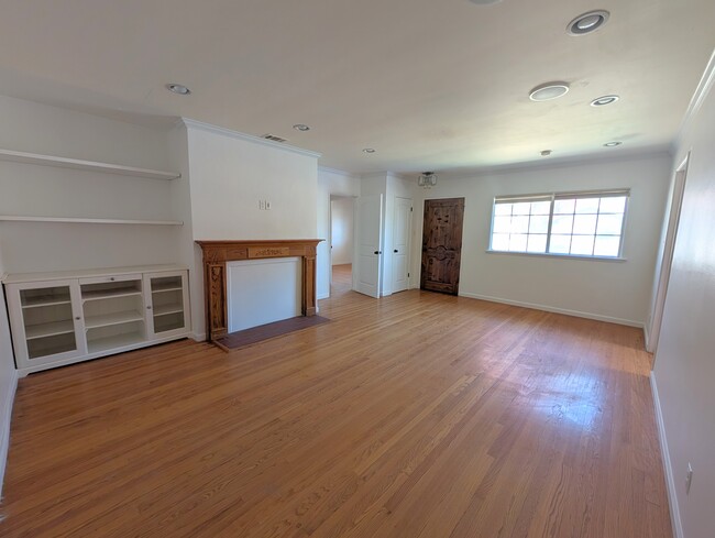 Living room - 2009 Heather Dr