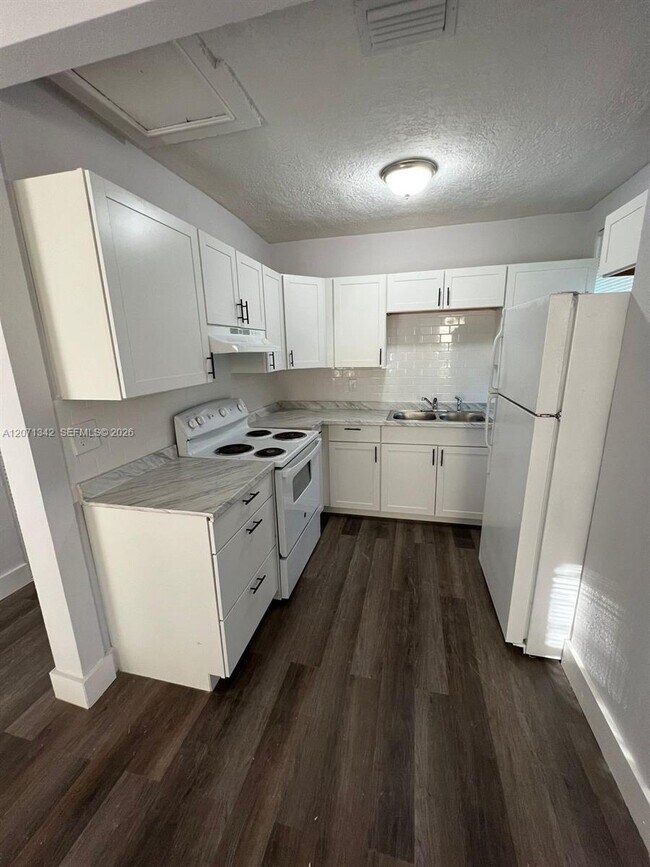 Building Photo - 5703 Ave B