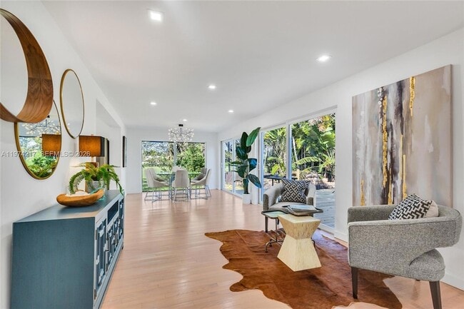 Photo - 667 NE 105th St