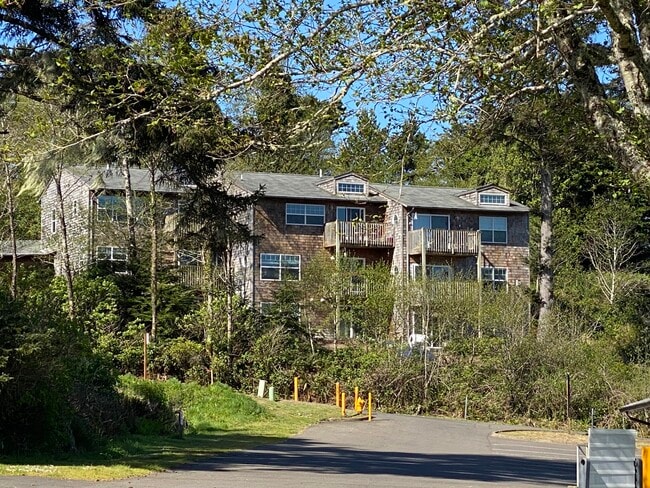 Condo from the Boat Launch - 425 SE Shell Ave Unit 3 Rental