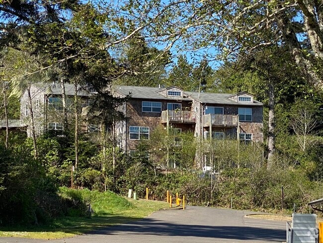 Condo from the Boat Launch - 425 SE Shell Ave Unit 3 Rental