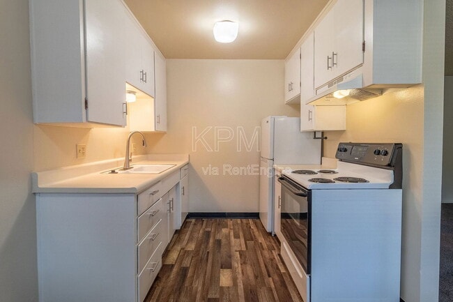 Photo - 2178 Lucerne Ave