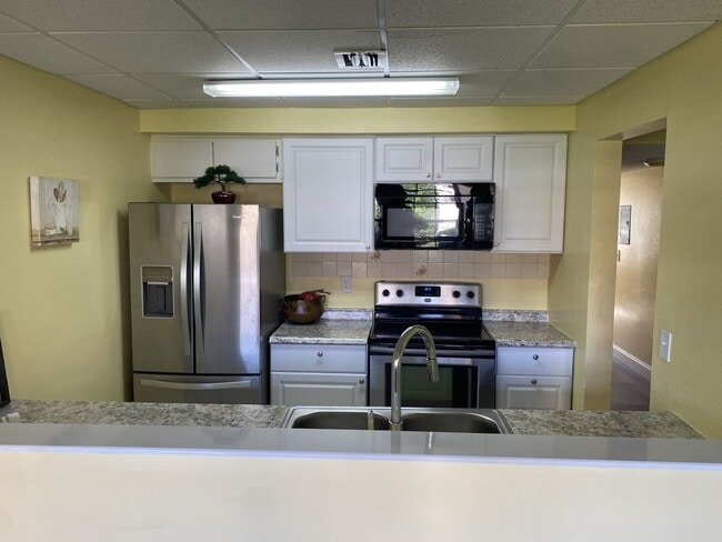Building Photo - Large 2 bedroom 2 bath Condo