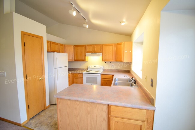 Photo - 648 Brewer Dr