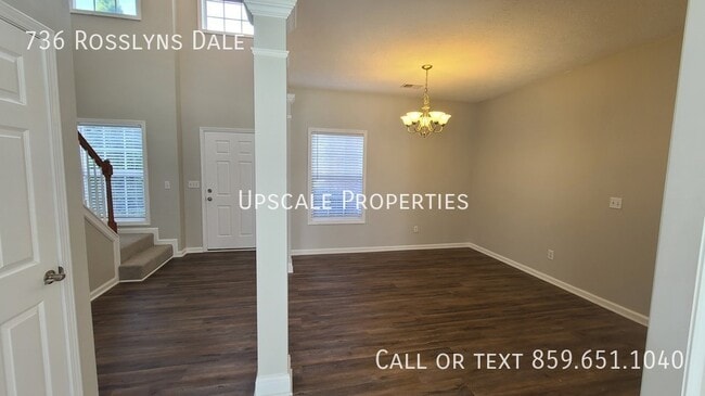 736 Rosslyns Dale