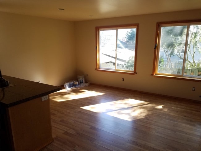Photo - 3222 Lombard Ave