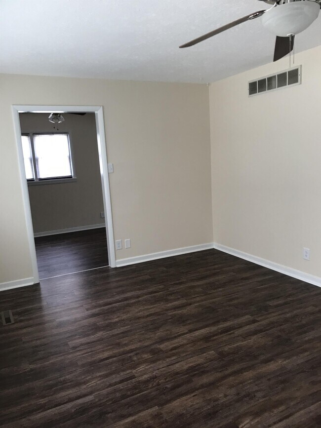 Photo - 503 Isern St