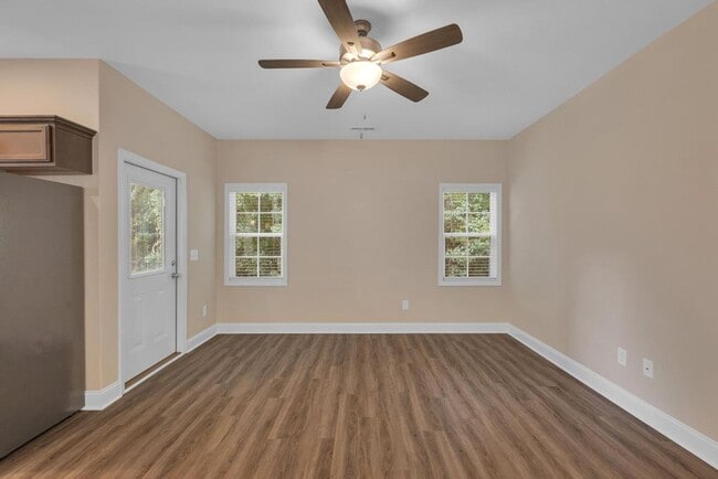 Photo - Beautiful Newly Built Home!