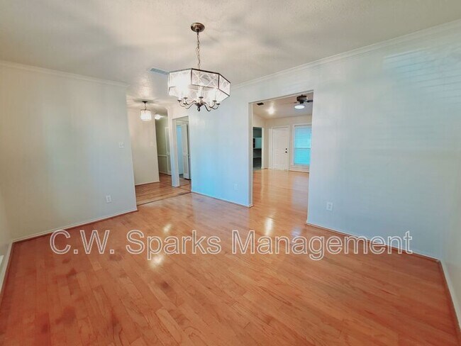 Photo - 1005 Harness Ln