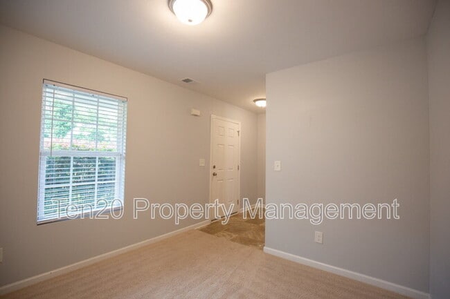 Photo - 316 Irish Ln