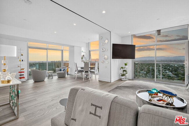 Building Photo - 13700 Marina Pointe Dr Unit 1911 Rental