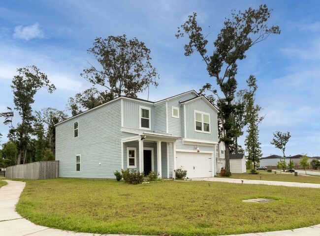 Photo - Bright & Spacious Living in Charleston’s Grand Bees!