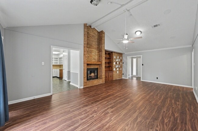 Photo - 132 Red Oak Ln