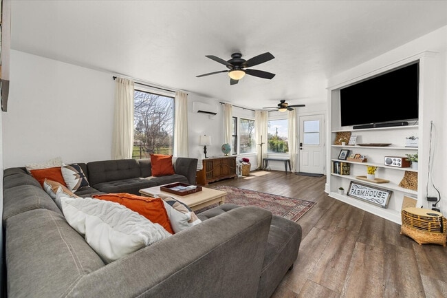 Photo - 511 E Ave N Unit SI ID1536474P