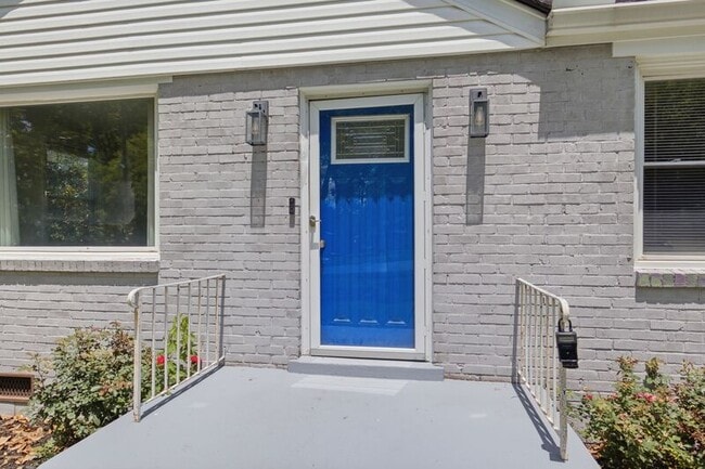 Photo - 240 Ridgeway Dr
