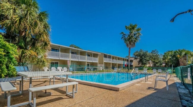 Building Photo - 6903 N Lagoon Dr Rental