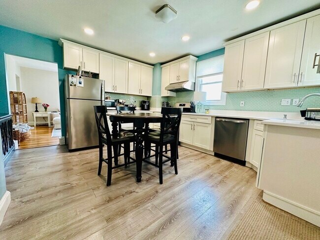 Photo - 56-58-58 Lexington St Unidad 56