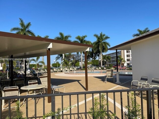 Building Photo - 1072 Cornwall D Unit 1072