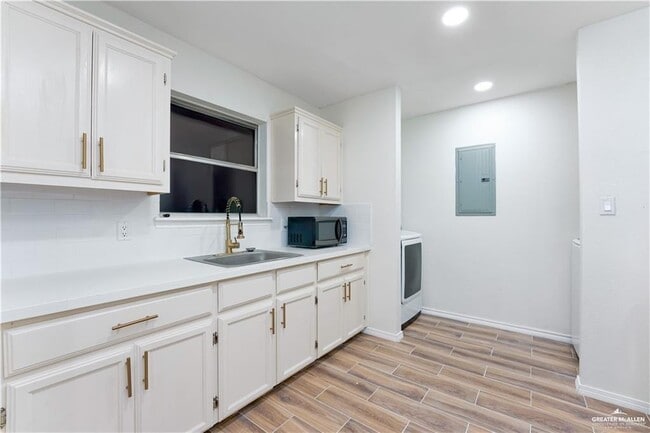 14 1st St