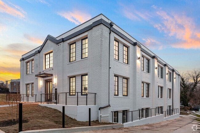 Building Photo - The Santmyers Rental