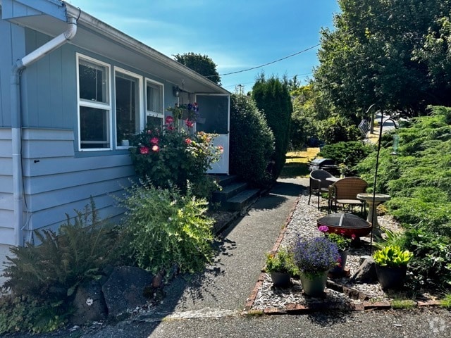 Building Photo - 4226 27th Ave W Unit 4226 Rental