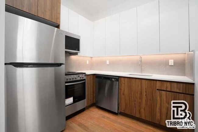 Photo - 20 bedroom in Brooklyn NY 11206 Unit 2R