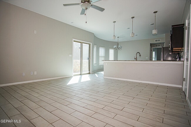 Photo - 223 Notts Way