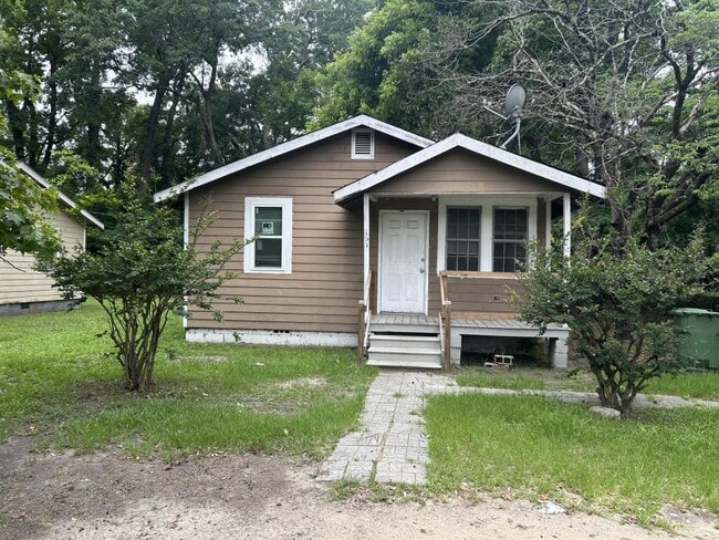 Building Photo - 161 N Sunset Dr