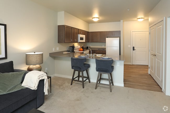 1BR, 1BA, Guest Suite - 626 SF