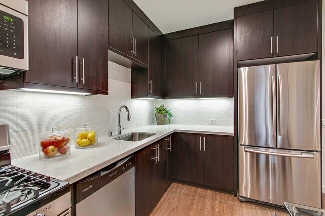 The Metropolitan at Larchmont Village