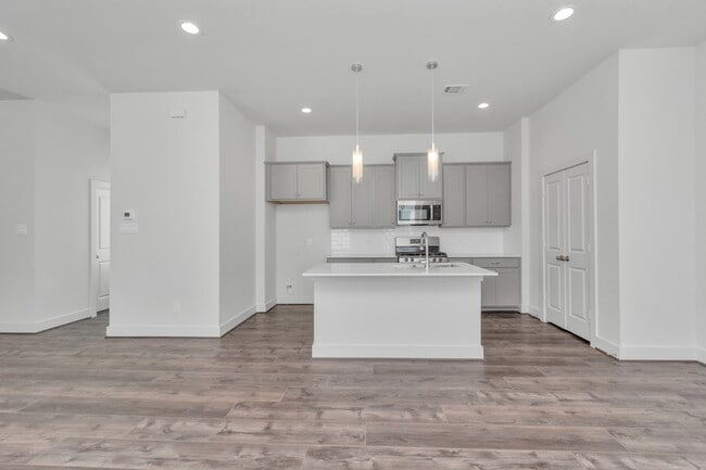 Building Photo - 2007 Bauer Dr