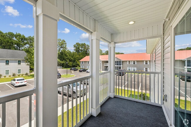 2BR, 2BA - 1,000SF - Balcony/Patio