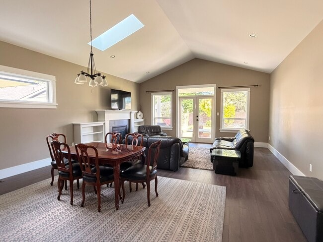 Photo - 581 Doehle Ave