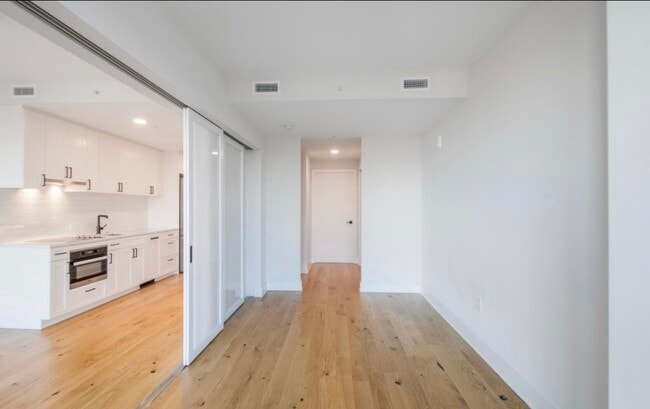 Building Photo - 1211 Van St SE Unit 405