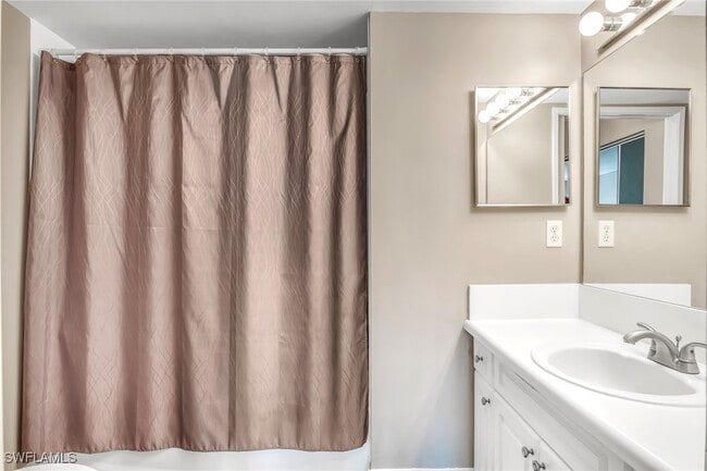 Photo - 1250 Wildwood Lakes Blvd Unidad 305