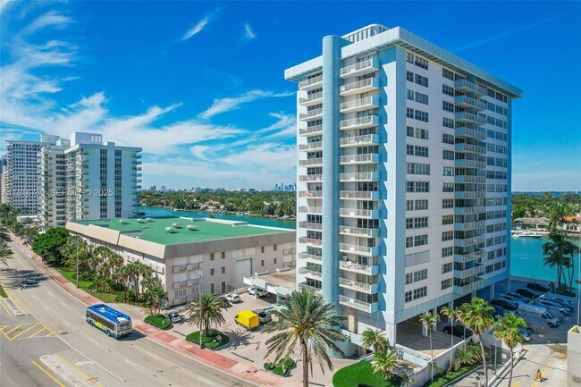 Building Photo - 5838 Collins Ave Unit 15D