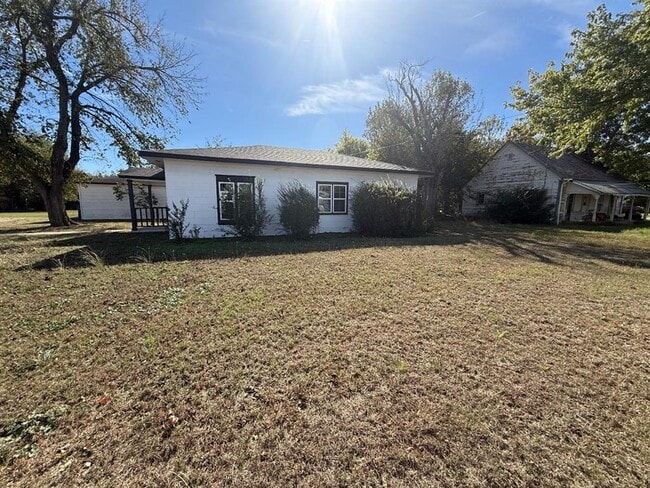 Photo - 105 S Magnolia St