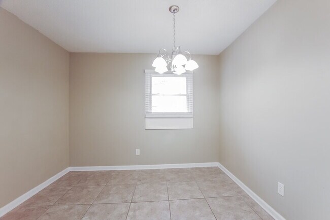 Photo - 2010 Longdale Dr