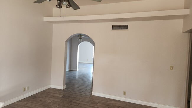 Building Photo - 2654 E Impala Ave