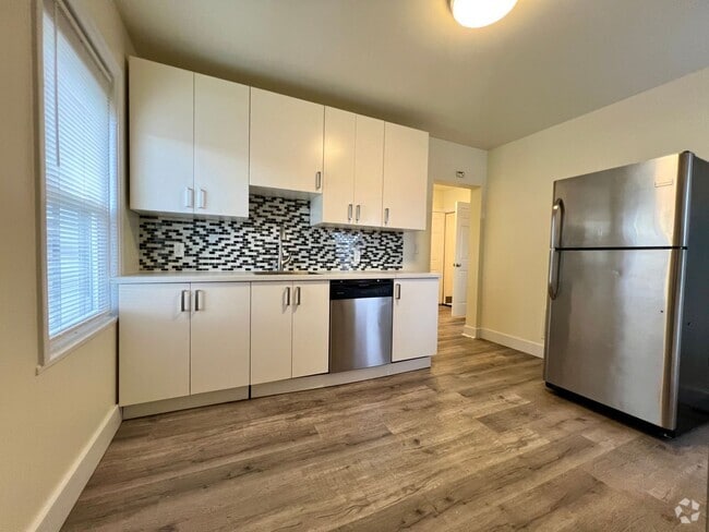 Building Photo - 3 / 4 Bedroom , 2 full Baths Apartment in ... Unit Floor 2