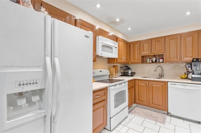 Photo - 20401 NE 30th Ave Unidad 106-8