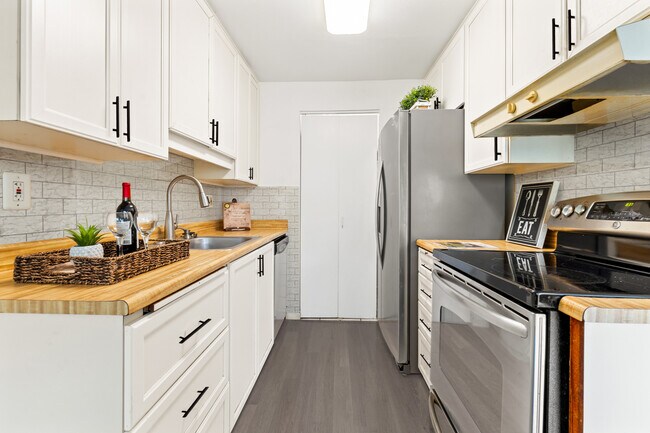 2020 Grant Ave S Unit A202