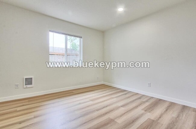 Photo - 1 Bed, 1 Bath Duplex Unit on Main Street in Washougal