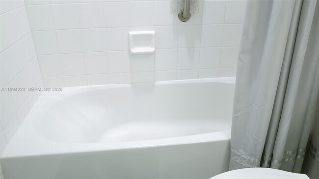 Photo - 18100 N Bay Rd Unidad 906